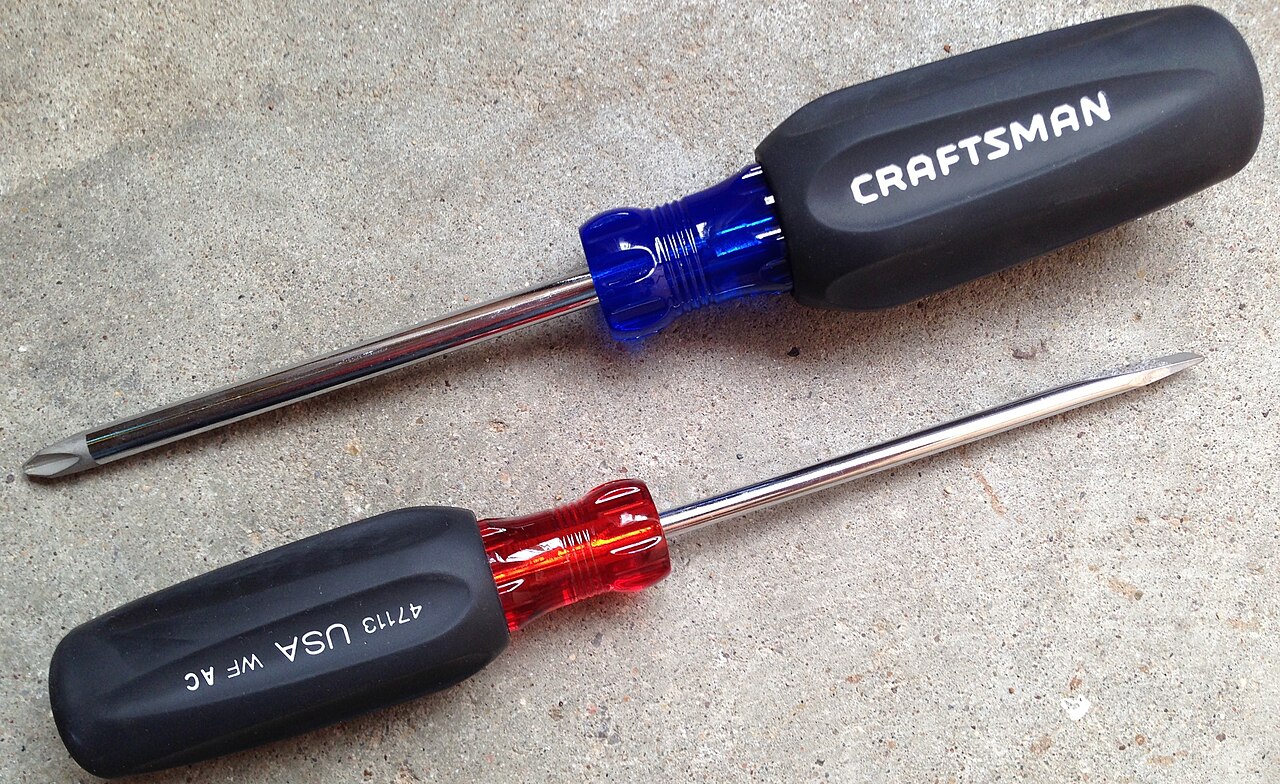 Chaves de fenda e Phillips com cabo emborrachado (cushion grip) para mais conforto e controle