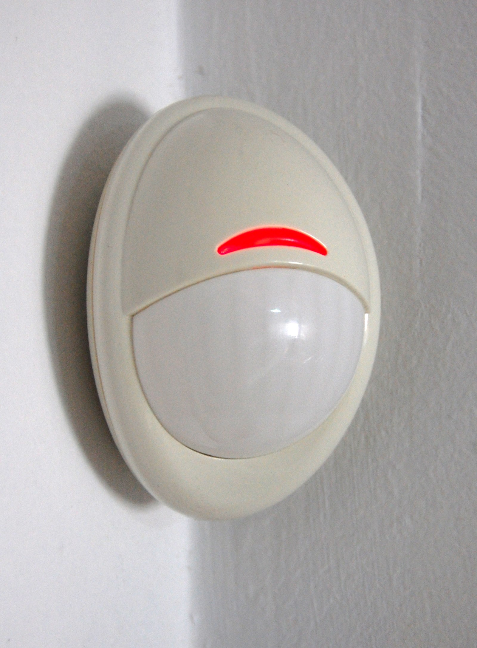 Sensor de presença infravermelho (PIR) usado em kits de alarme residencial sem fio