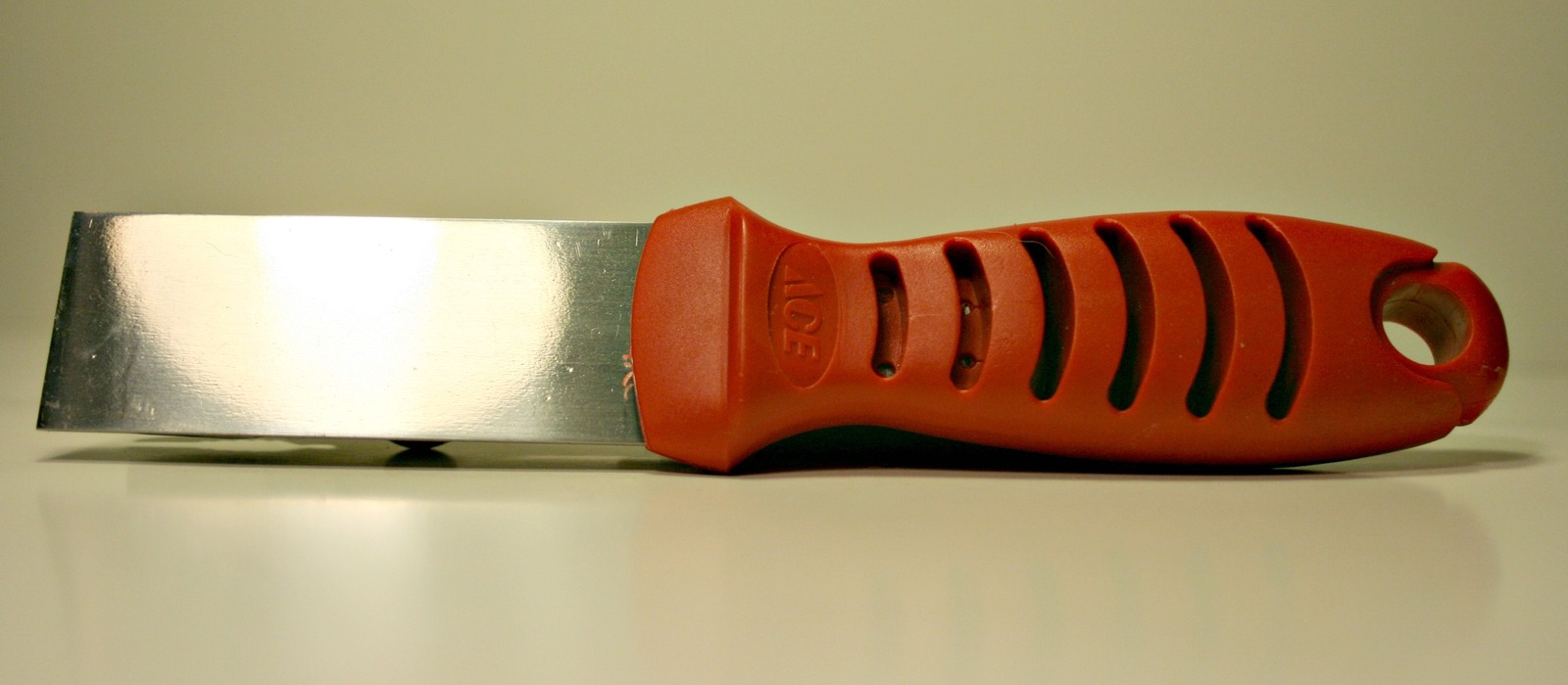Espátula com lâmina de aço inox e cabo plástico ergonômico emborrachado