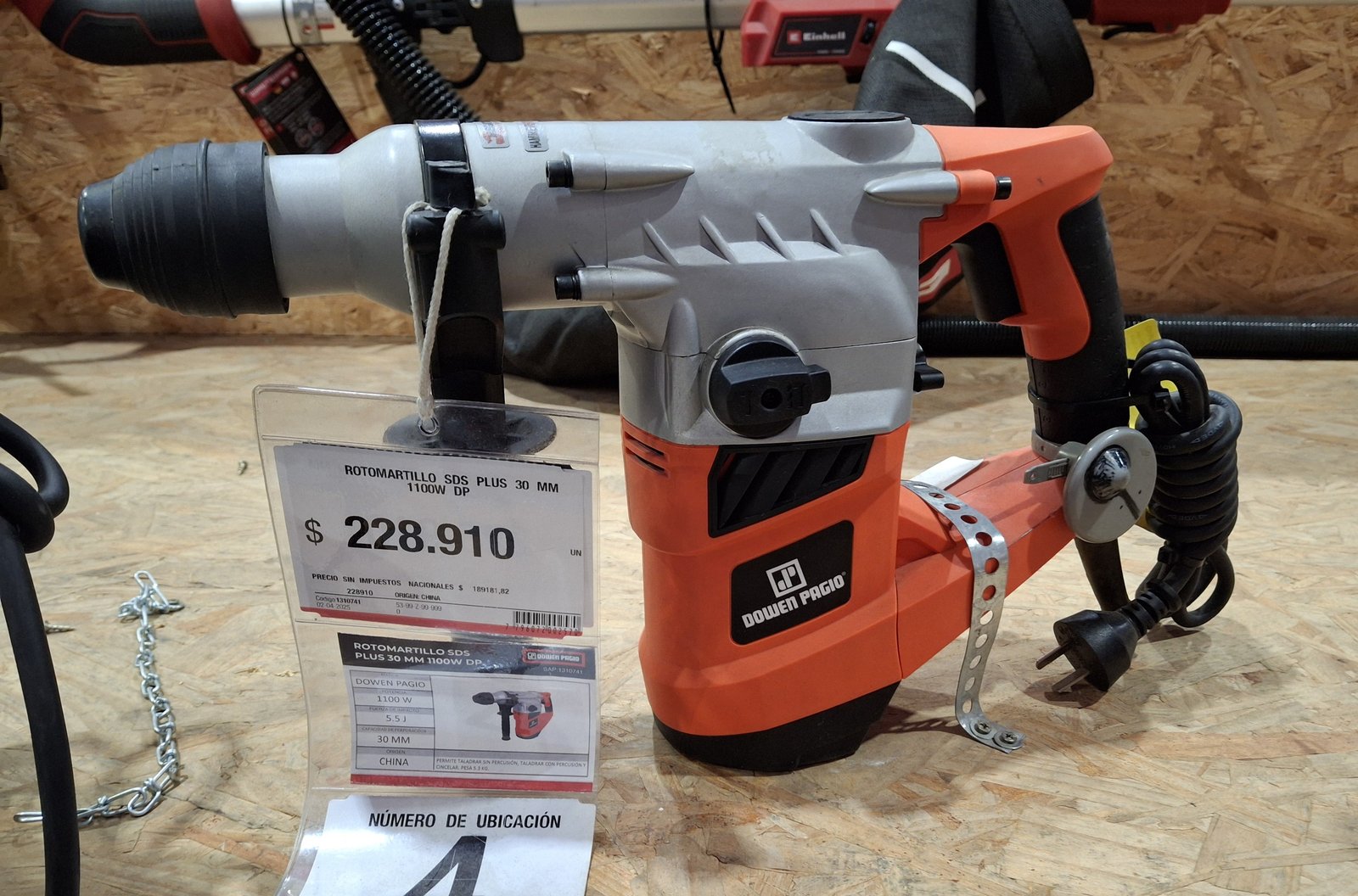 Furadeira de impacto SDS Plus, modelo de rotopercussão usado em reformas de banheiro