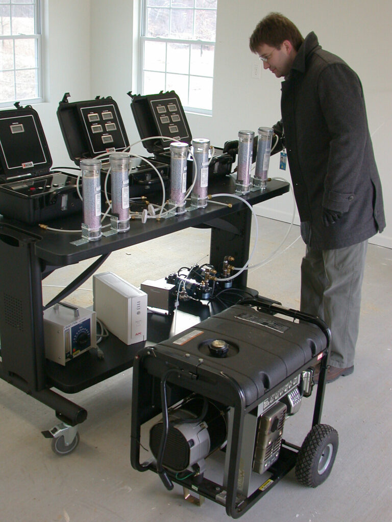 Geradores portáteis a gasolina em teste de laboratório
