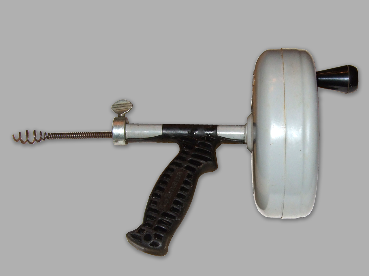 Sonda desentupidora manual com carretel de cabo de aço em espiral e manivela