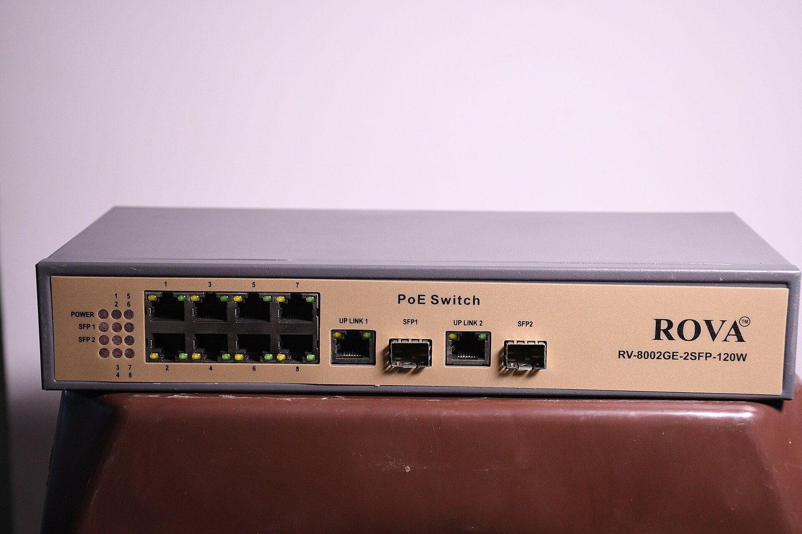 Switch PoE de 8 portas usado para alimentar câmeras de segurança pela rede
