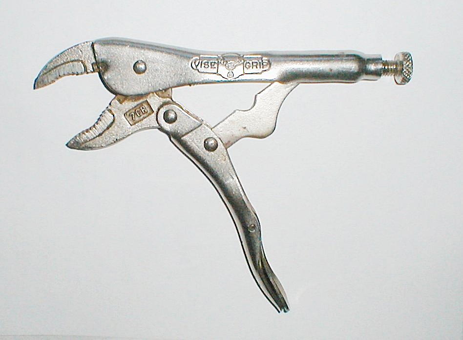 Alicate de pressão (vise-grip) travado