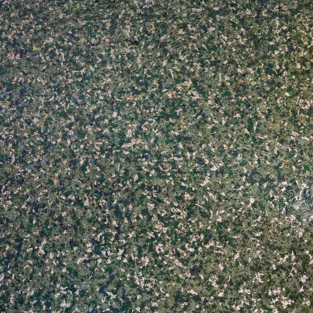Piso epóxi com flocos decorativos aplicado