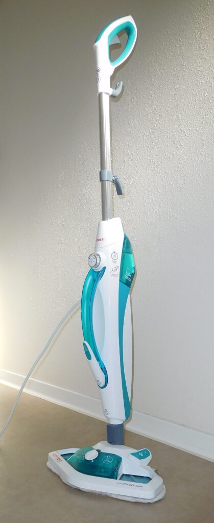 Mop elétrico a vapor usado para limpeza de piso